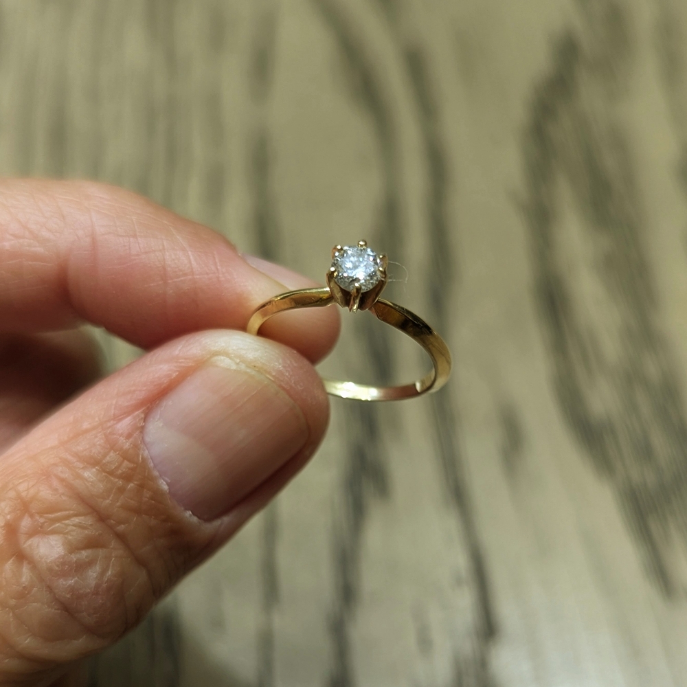Elegant Gold Ring with Diamond Accent / Size 4 - Picture 3 of 7